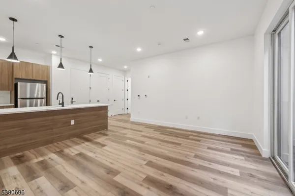 $1,999 | 289 Halsey Street, Newark, NJ 07102