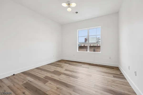 $1,999 | 289 Halsey Street, Newark, NJ 07102