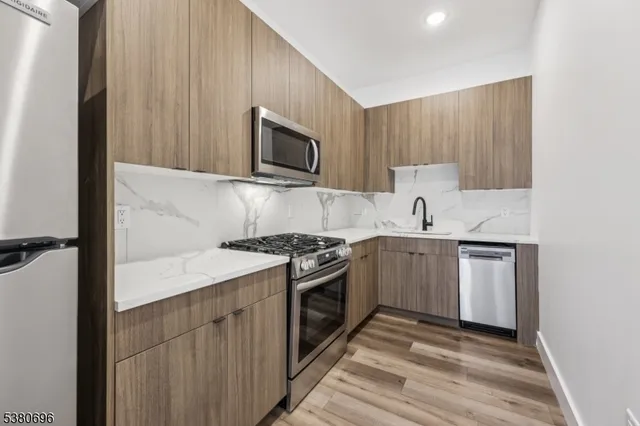 $1,999 | 289 Halsey Street, Newark, NJ 07102