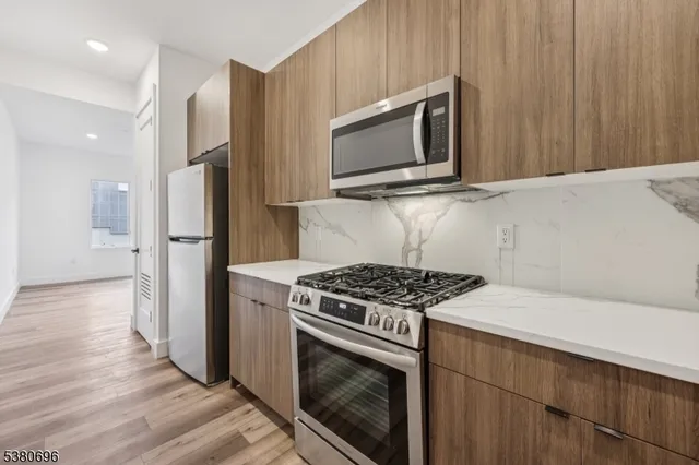 $1,999 | 289 Halsey Street, Newark, NJ 07102