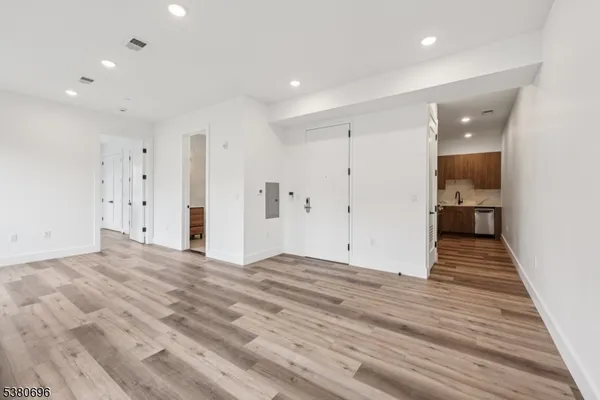 $1,999 | 289 Halsey Street, Newark, NJ 07102