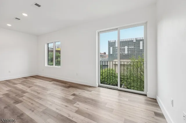 $1,999 | 289 Halsey Street, Newark, NJ 07102