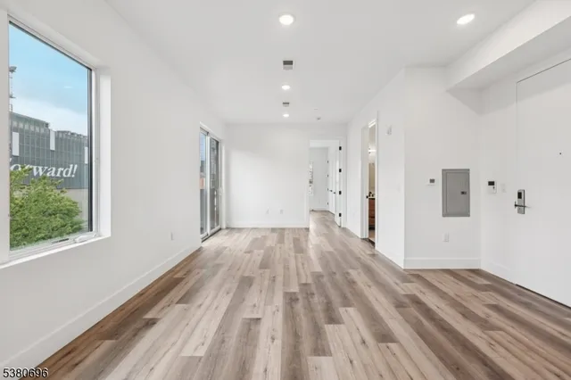 $1,999 | 289 Halsey Street, Newark, NJ 07102