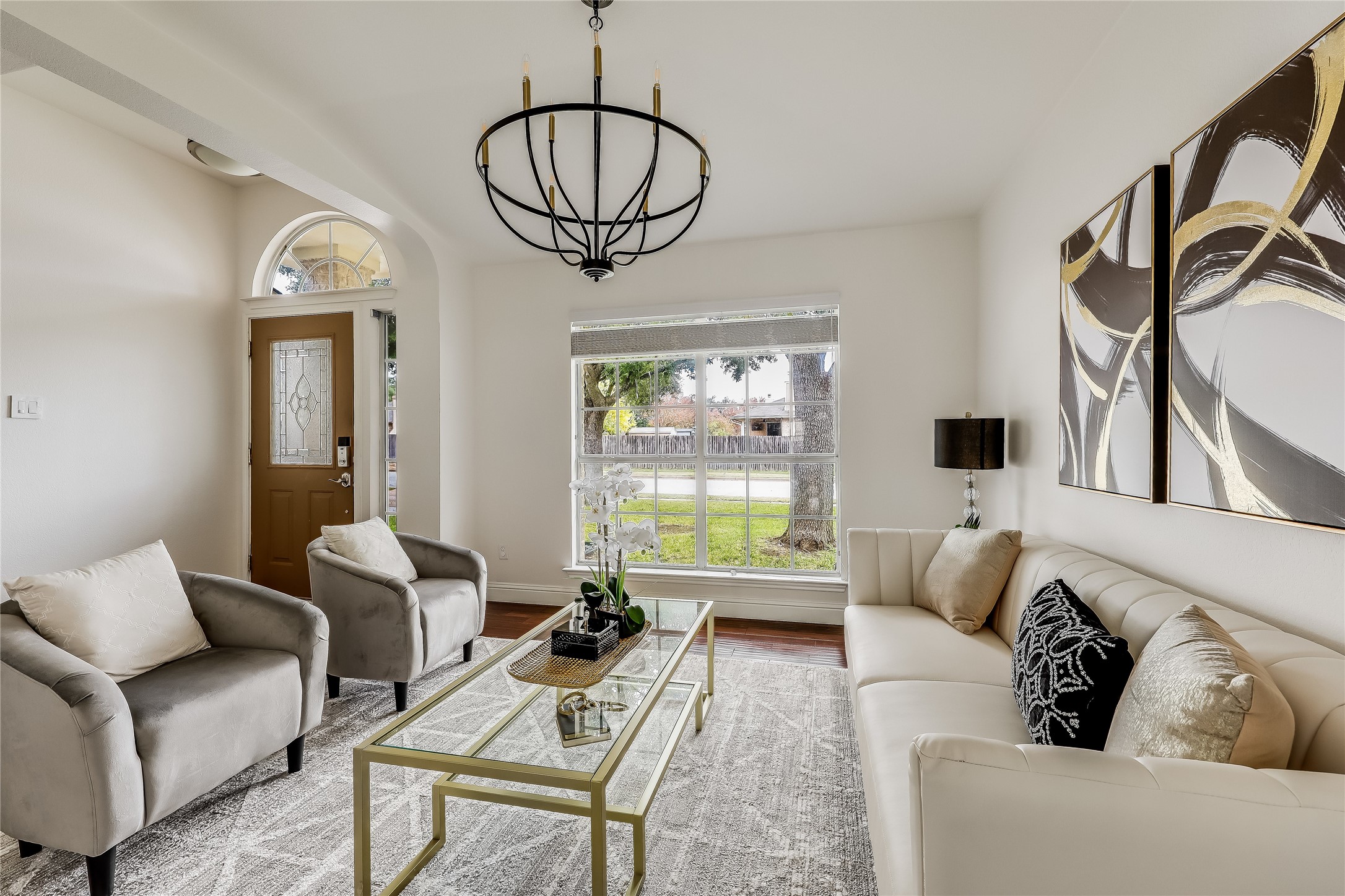 3905 Licorice Lane Austin, TX 78728 - Photo 4 of 35 FURNISHED RENTAL!
Gold and black deco looks so rich!