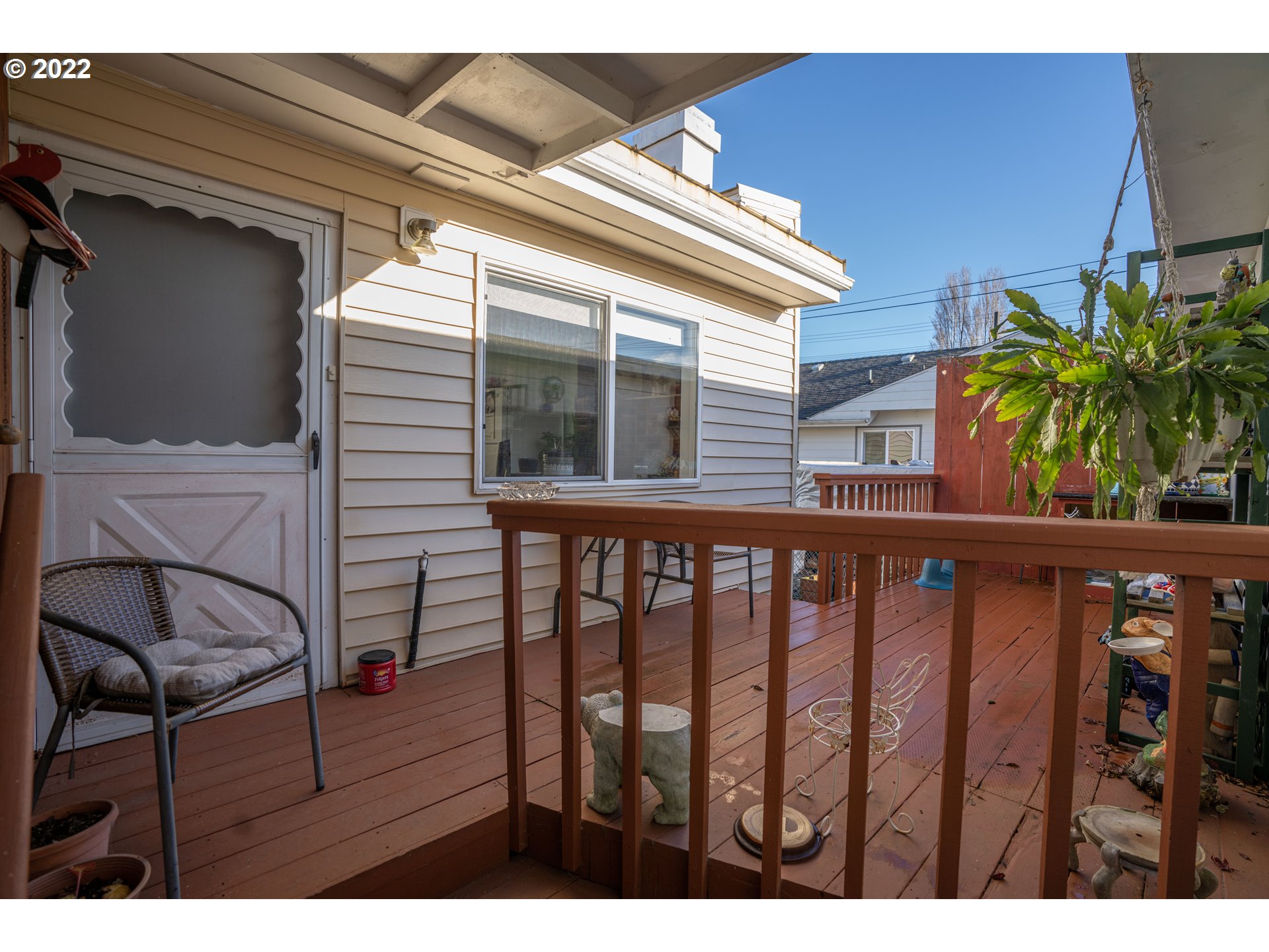 1026 Hawthorne Avenue Reedsport, OR 97467 - Photo 14 of 31 Deck