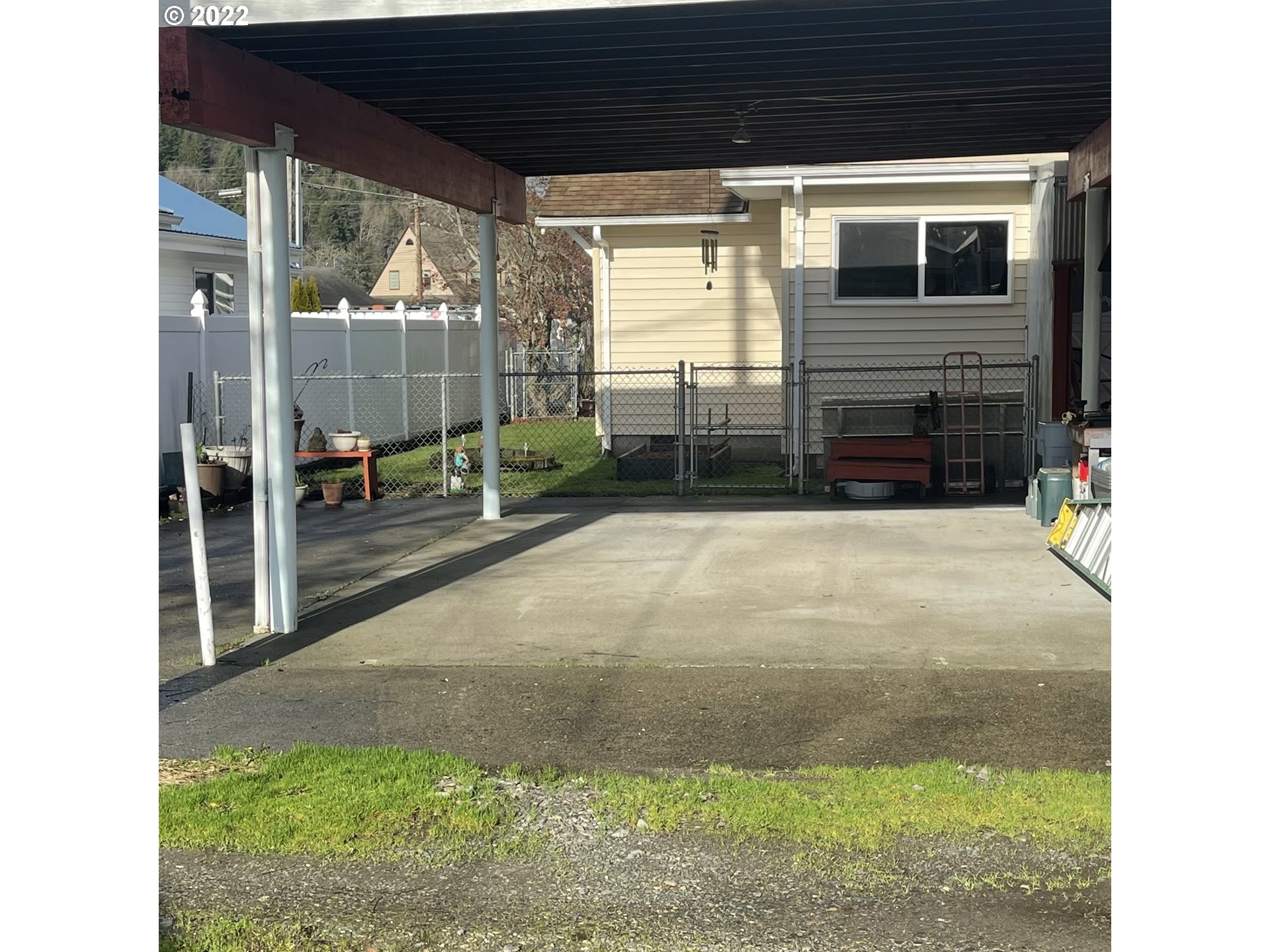 1026 Hawthorne Avenue Reedsport, OR 97467 - Photo 20 of 31 Carport