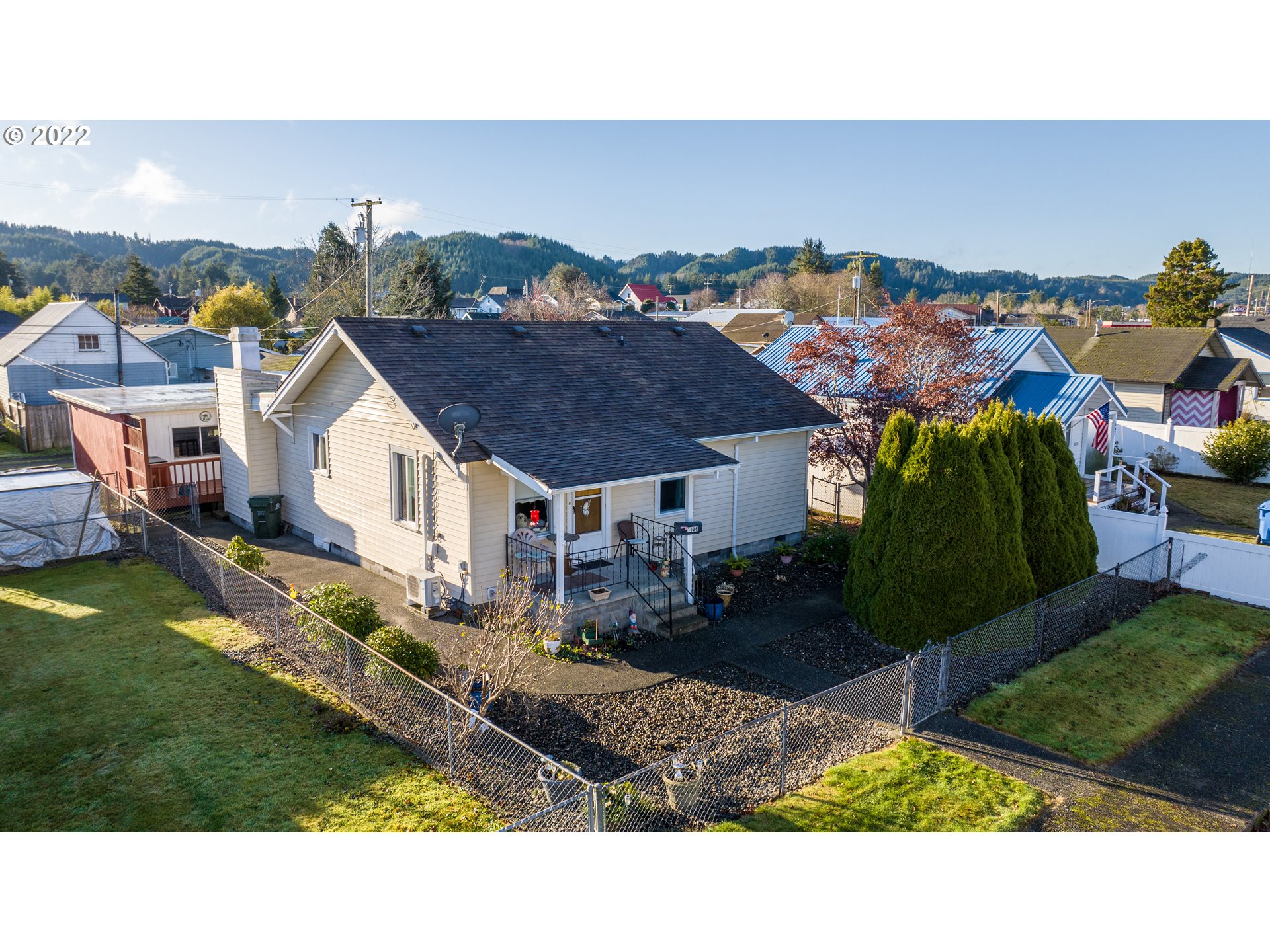 1026 Hawthorne Avenue Reedsport, OR 97467 - Photo 29 of 31 Drone View/UAV