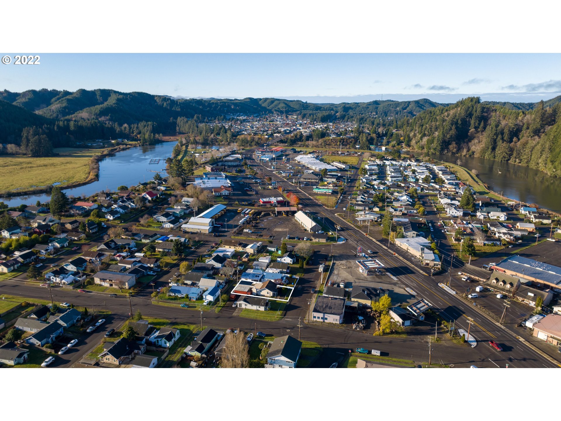 1026 Hawthorne Avenue Reedsport, OR 97467 - Photo 30 of 31 Drone View/UAV