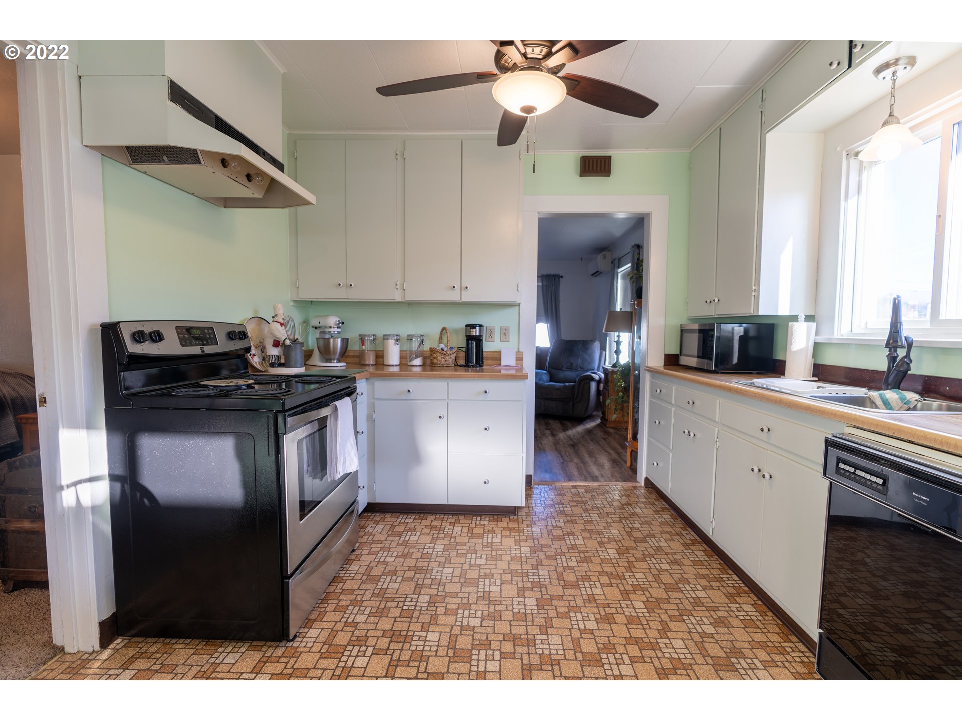 1026 Hawthorne Avenue Reedsport, OR 97467 - Photo 6 of 31 Kitchen