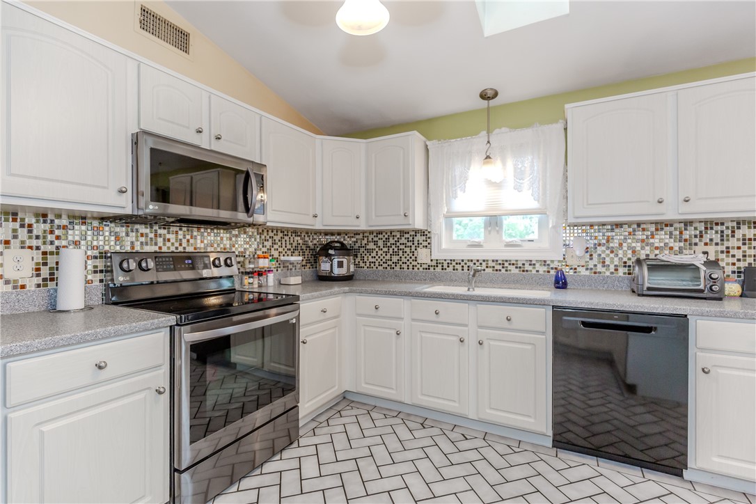 54 Colvintown Road Coventry, RI 02816 - Photo 19 of 50