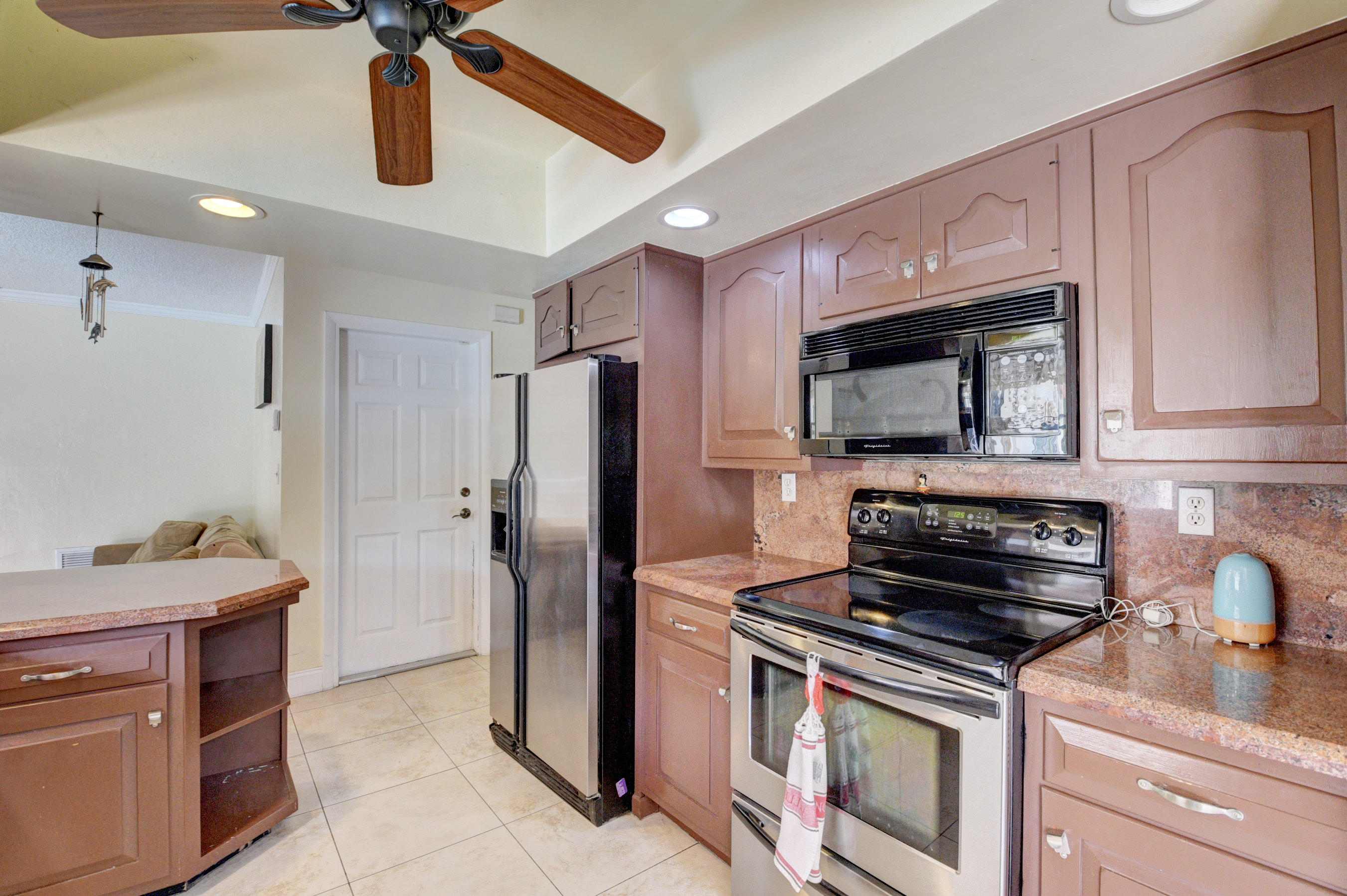 1040 Northwest 4th Street Boca Raton, FL 33486 - Photo 12 of 37 Kitchen