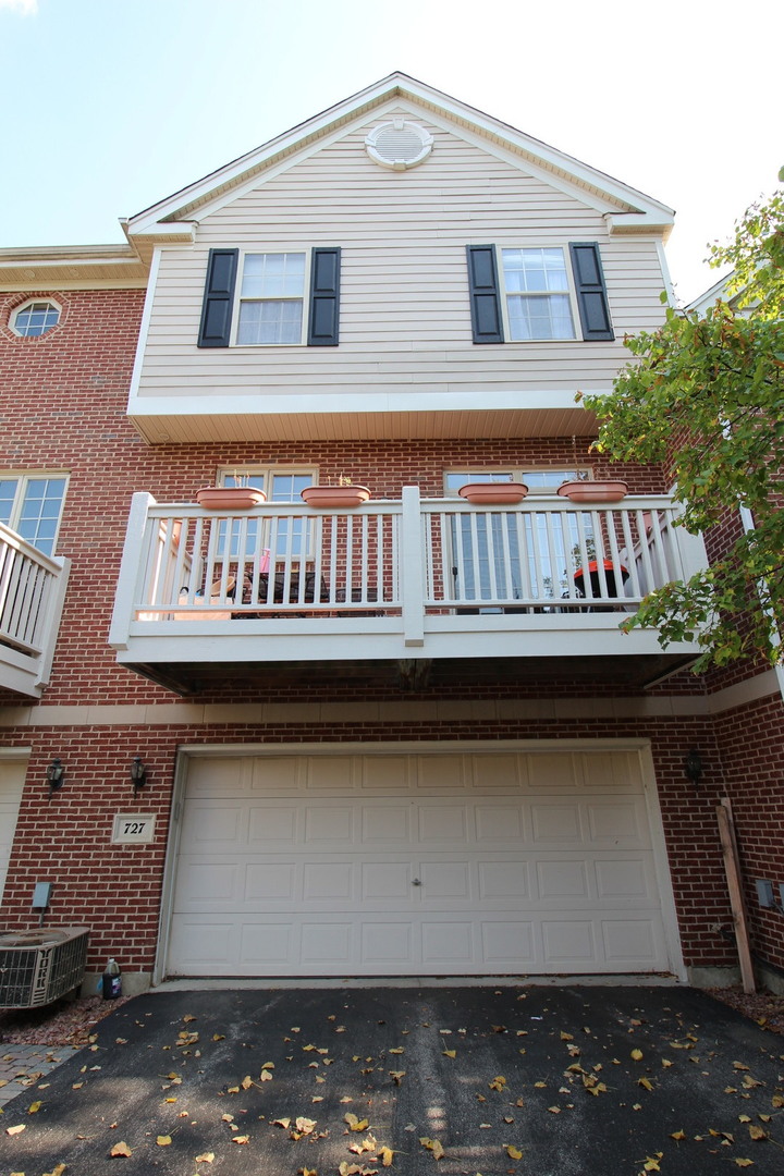 727 Prestwick Lane Wheeling, IL 60090 - Photo 2 of 20