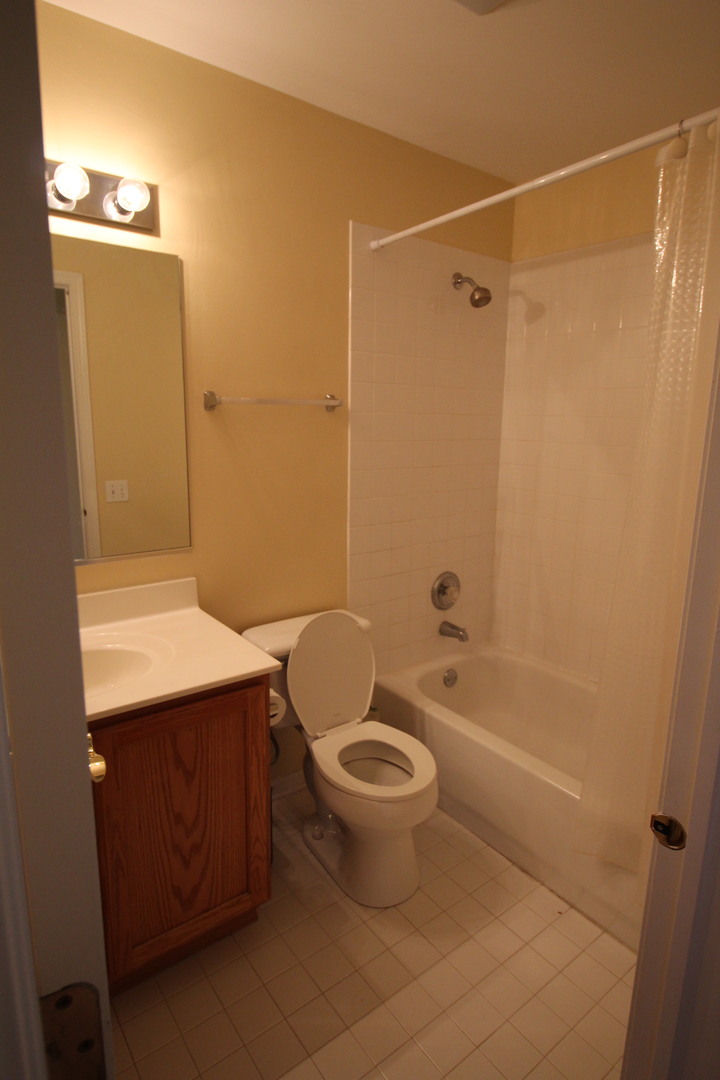 727 Prestwick Lane Wheeling, IL 60090 - Photo 16 of 20