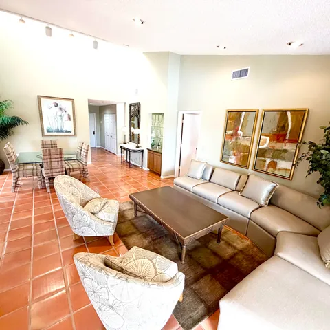 $124,900 | 22 Eastgate Drive, Unit D, Boynton Beach, FL 33436