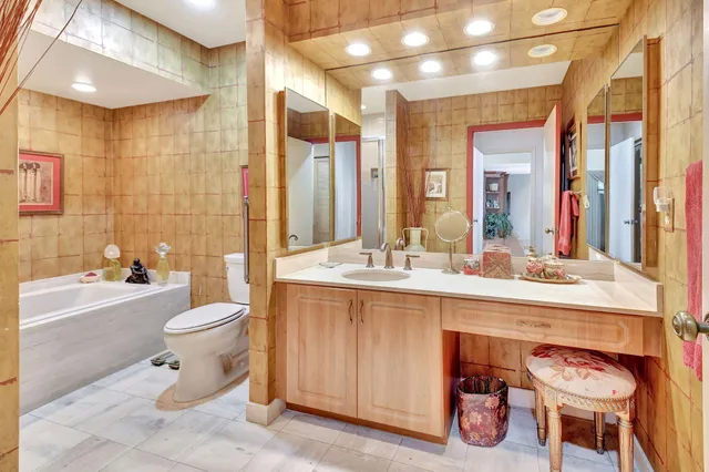 $124,900 | 22 Eastgate Drive, Unit D, Boynton Beach, FL 33436