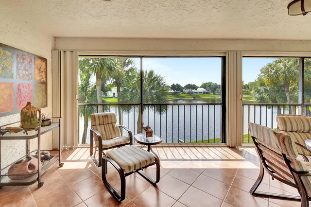 $124,900 | 22 Eastgate Drive, Unit D, Boynton Beach, FL 33436