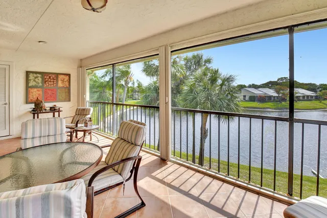 $124,900 | 22 Eastgate Drive, Unit D, Boynton Beach, FL 33436