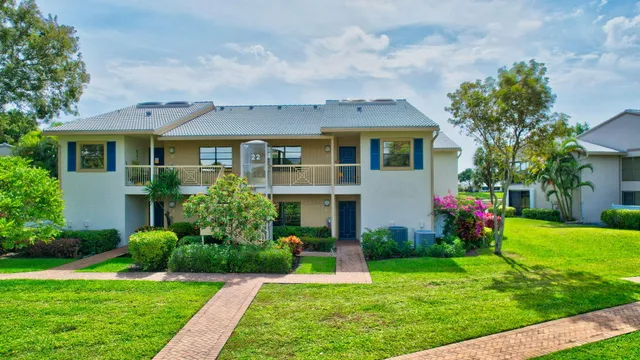 $124,900 | 22 Eastgate Drive, Unit D, Boynton Beach, FL 33436
