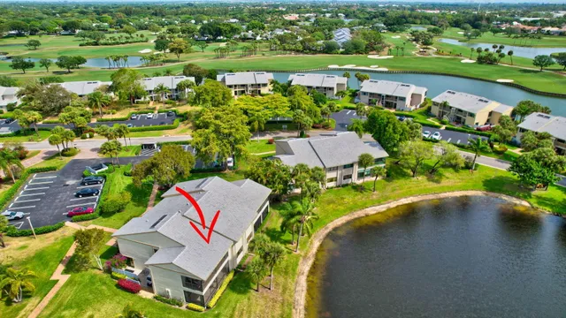 $124,900 | 22 Eastgate Drive, Unit D, Boynton Beach, FL 33436