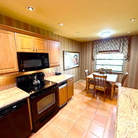 $124,900 | 22 Eastgate Drive, Unit D, Boynton Beach, FL 33436