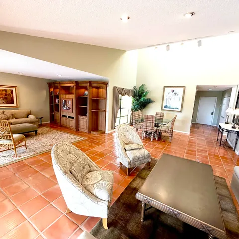 $124,900 | 22 Eastgate Drive, Unit D, Boynton Beach, FL 33436