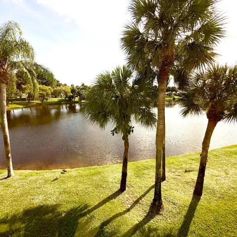 $124,900 | 22 Eastgate Drive, Unit D, Boynton Beach, FL 33436