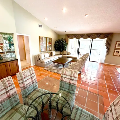 $124,900 | 22 Eastgate Drive, Unit D, Boynton Beach, FL 33436