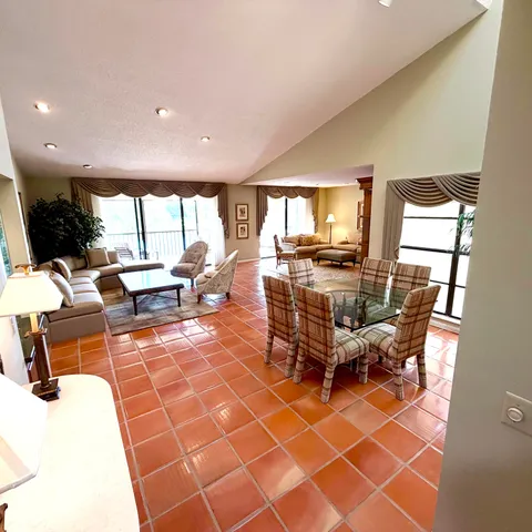 $124,900 | 22 Eastgate Drive, Unit D, Boynton Beach, FL 33436