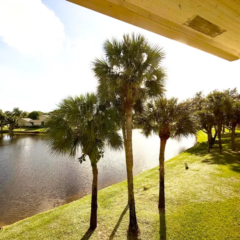 $124,900 | 22 Eastgate Drive, Unit D, Boynton Beach, FL 33436