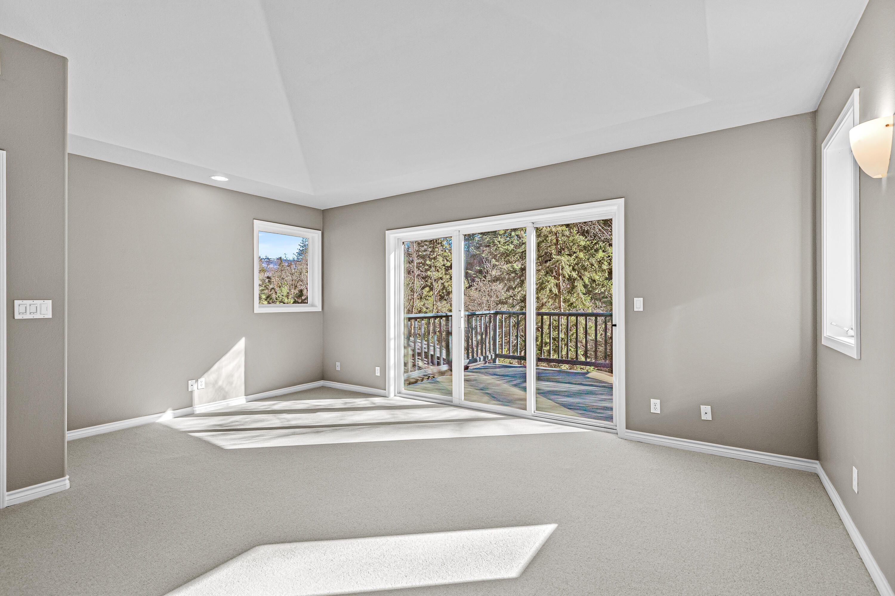 828 Roca Street Ashland, OR 97520 - Photo 20 of 33 828 Roca Street, Ashland, OR 97520