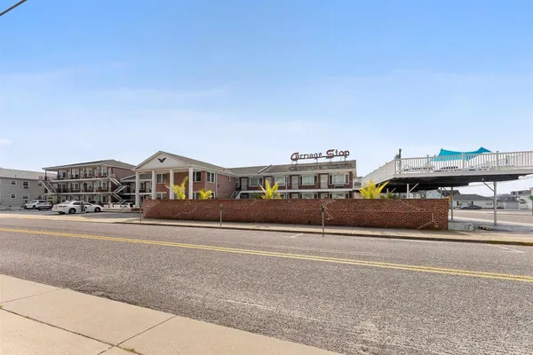 $249,900 | 402 East St Paul Avenue, Unit 1, Wildwood Crest, NJ 08260