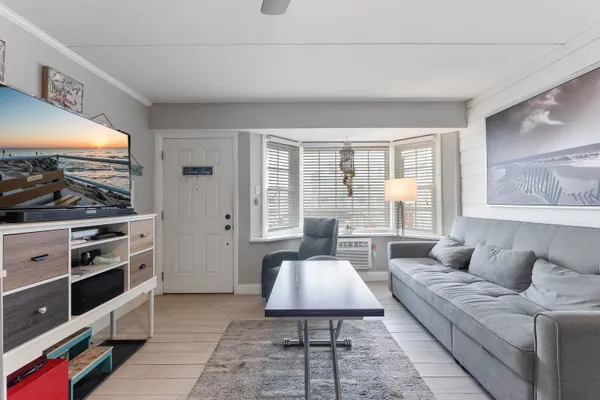 $249,900 | 402 East St Paul Avenue, Unit 1, Wildwood Crest, NJ 08260