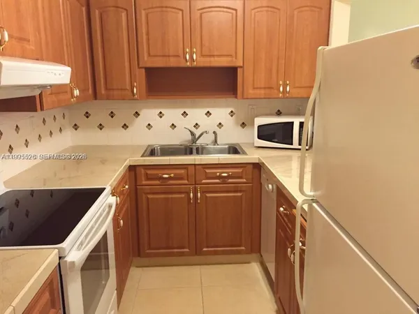 $2,180 | 9301 Southwest 92nd Avenue, Unit 210C, Miami, FL 33176