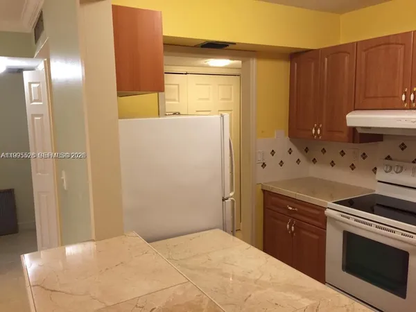 $2,180 | 9301 Southwest 92nd Avenue, Unit 210C, Miami, FL 33176