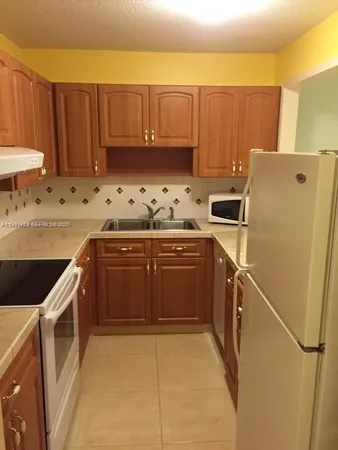 $2,180 | 9301 Southwest 92nd Avenue, Unit 210C, Miami, FL 33176