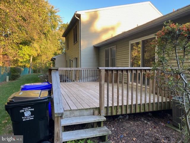 15116 Laurel Oaks Lane, Unit 4 Laurel, MD 20707 - Photo 12 of 14 REar Deck