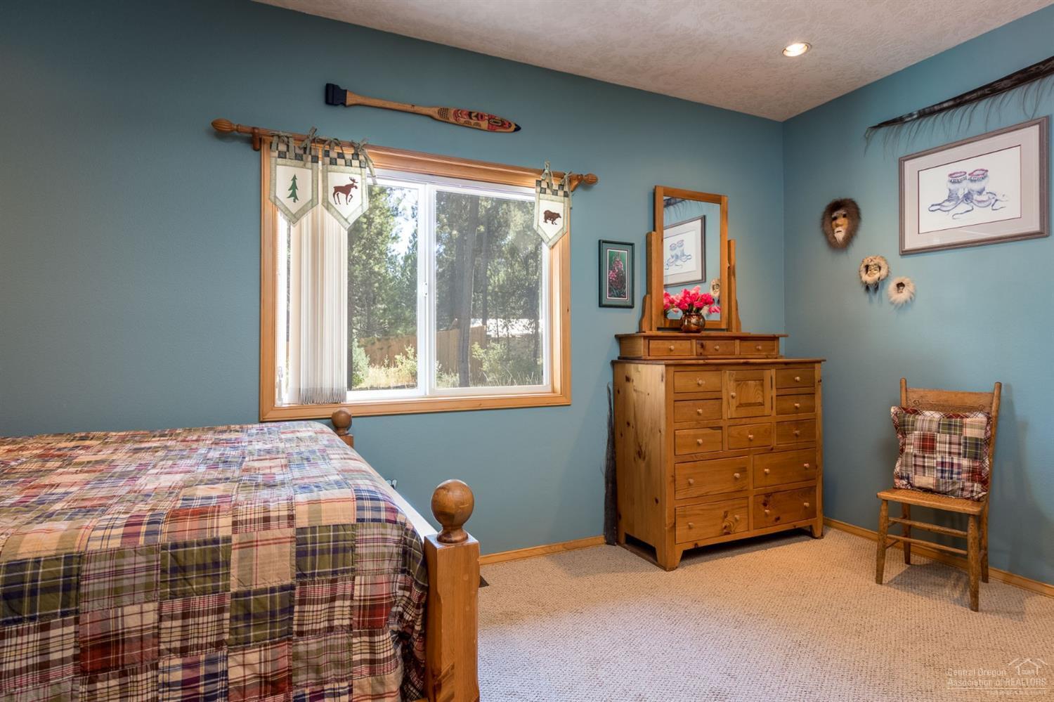 16935 Covina Road Bend, OR 97707 - Photo 17 of 24 Plenty of space here for a desk to do ho