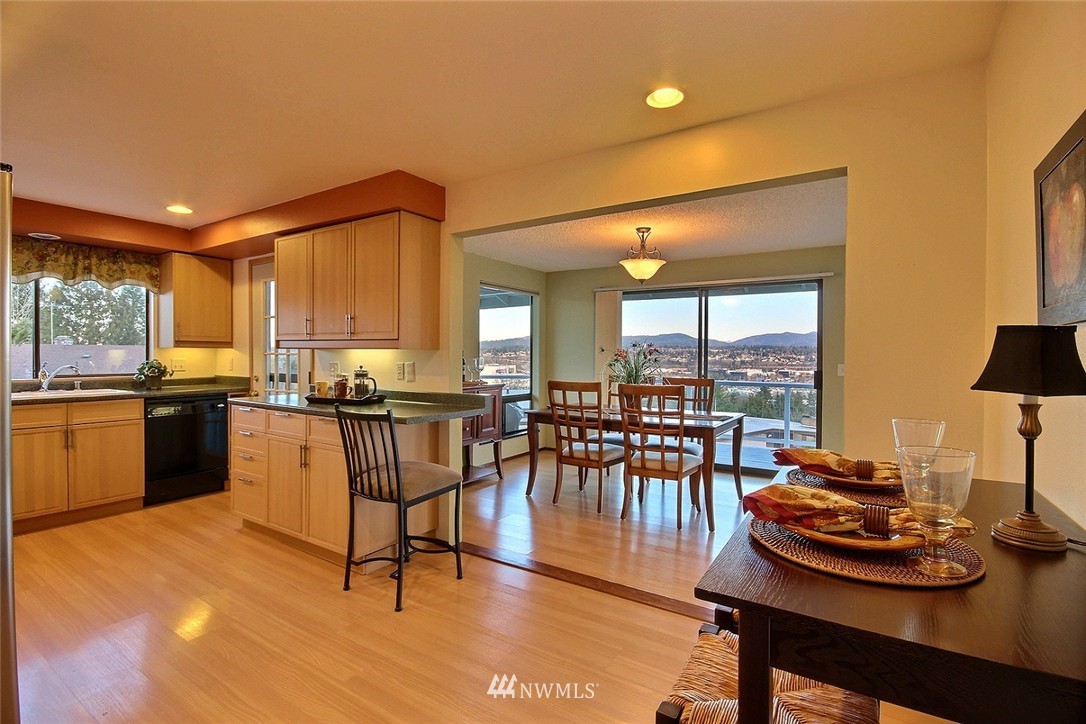 464 Seneca Avenue Northwest Renton, WA 98057 - Photo 8 of 25 Gallery Image 8