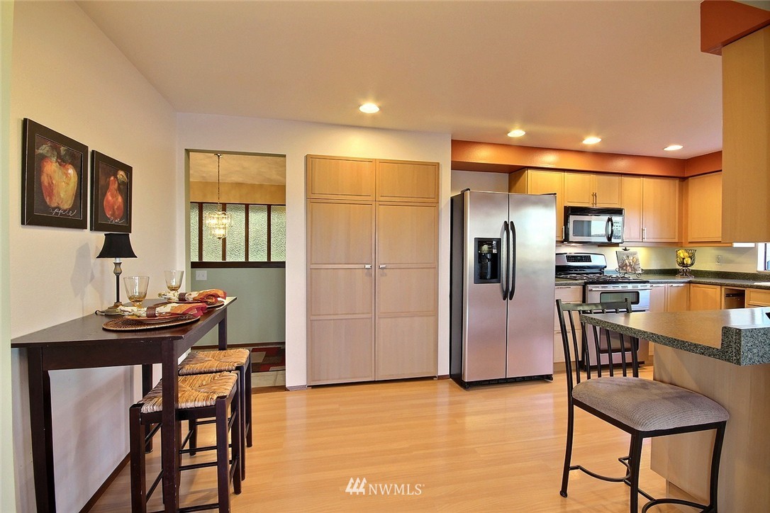464 Seneca Avenue Northwest Renton, WA 98057 - Photo 9 of 25 Gallery Image 9