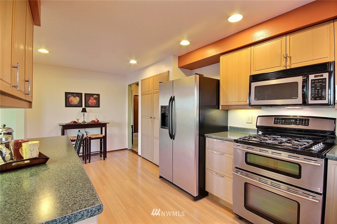 464 Seneca Avenue Northwest Renton, WA 98057 - Photo 10 of 25 Gallery Image 10