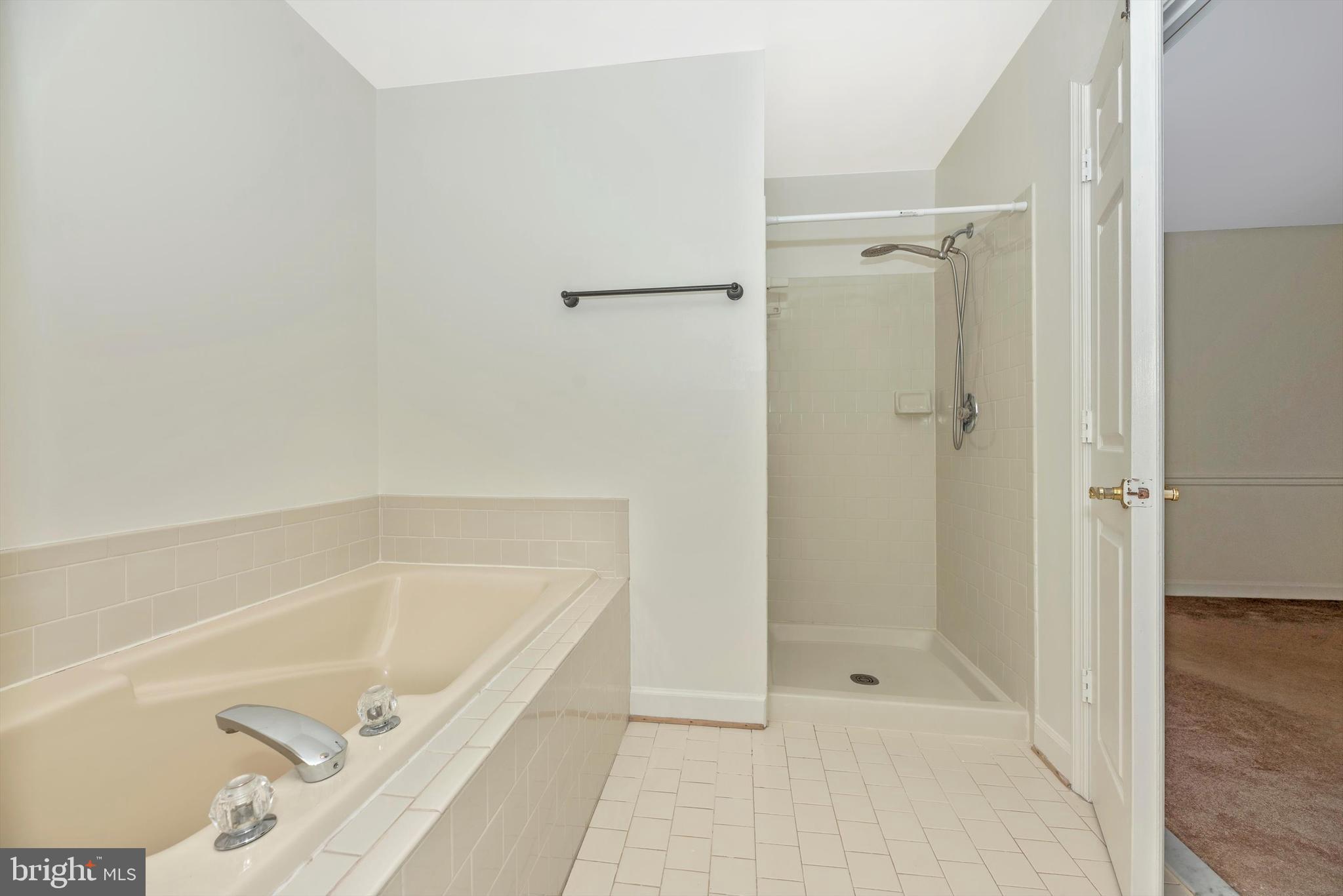 6103 Baldridge Circle Frederick, MD 21701 - Photo 28 of 61 Primary bathroom