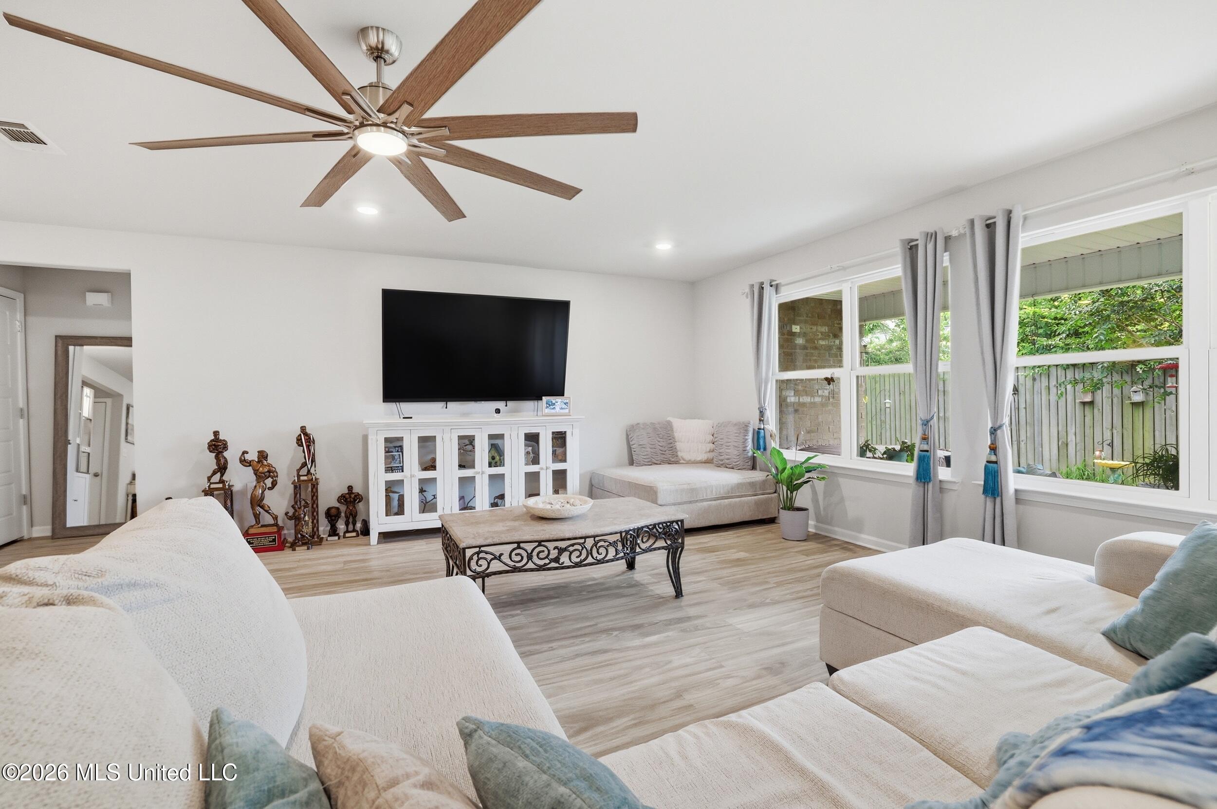 8257 Curry Road Biloxi, MS 39532 - Photo 11 of 49 R6__0926