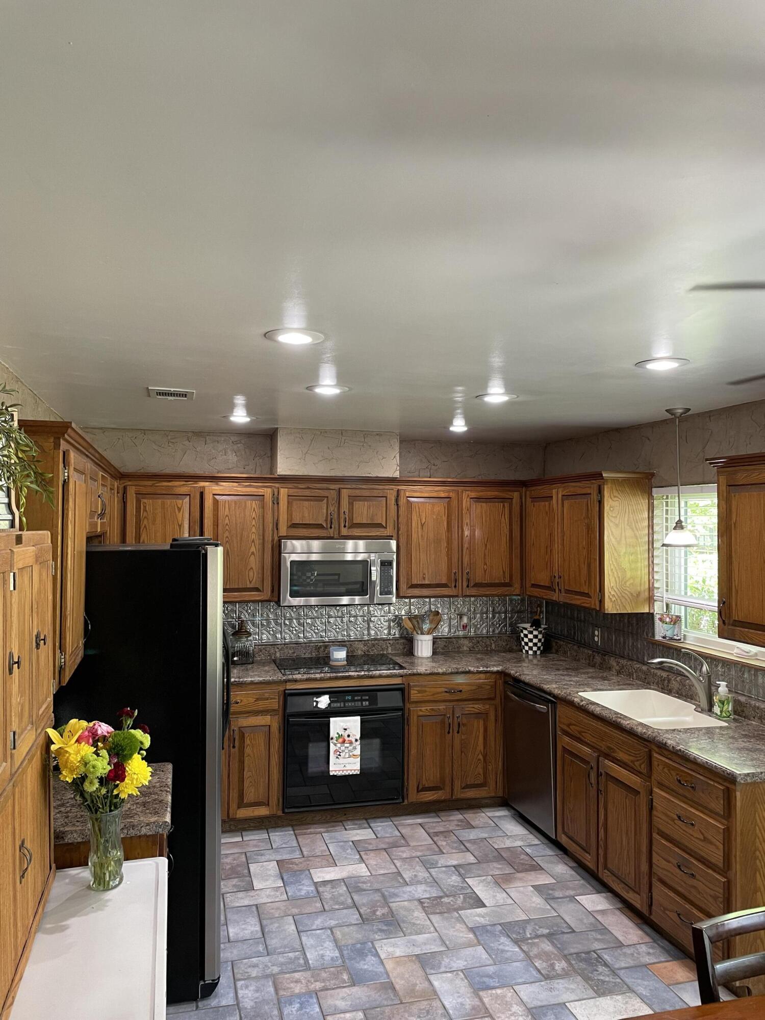 6912 Old Kent Road Amarillo, TX 79109 - Photo 6 of 15 Old Kent Kitchen 3