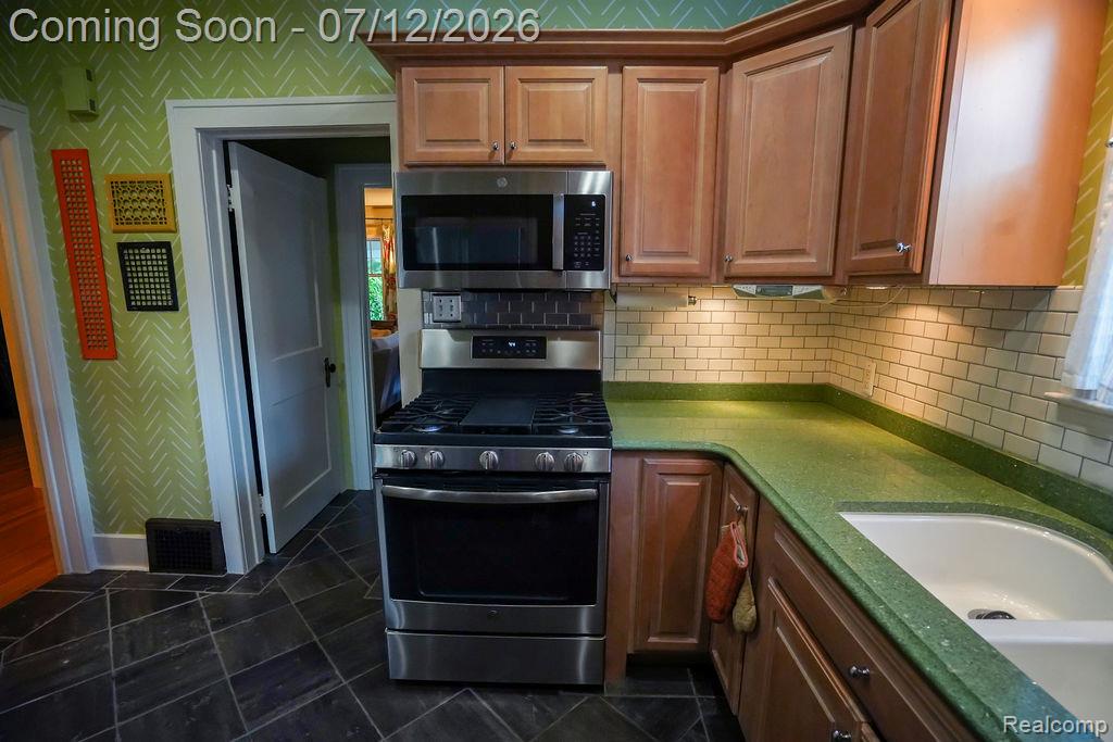 545 Eureka Road Wyandotte, MI 48192 - Photo 26 of 58 Wyandotte(33of85)copy.jpg