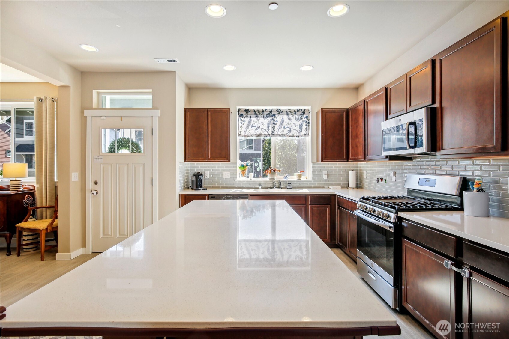 2557 Filbert Avenue Bremerton, WA 98310 - Photo 5 of 40 Gallery Image 5