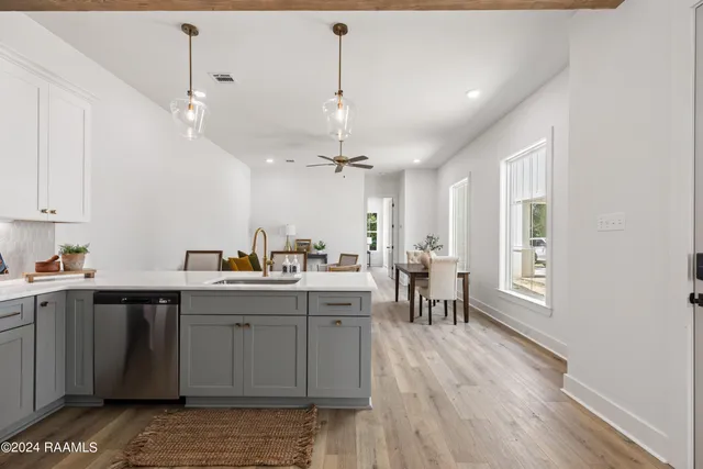 $1,725 | 120 Mayberry Grv Street, Youngsville, LA 70592