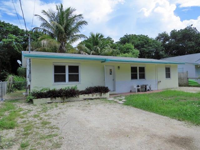914 La Paloma Road Key Largo, FL 33037 - Photo 1 of 12 Street Side