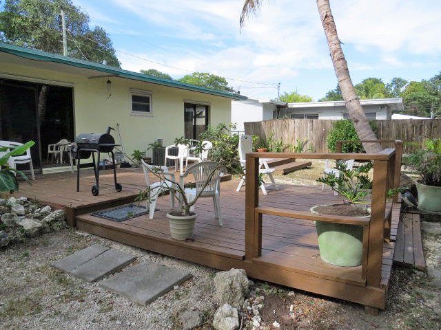 914 La Paloma Road Key Largo, FL 33037 - Photo 2 of 12 Deck