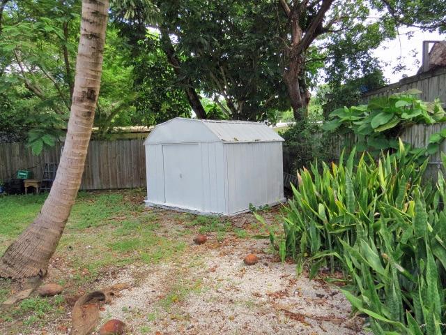 914 La Paloma Road Key Largo, FL 33037 - Photo 3 of 12 Storage Shed