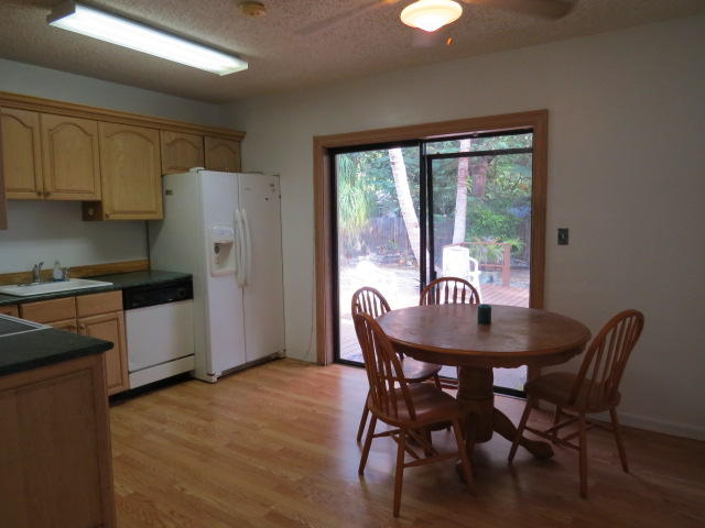 914 La Paloma Road Key Largo, FL 33037 - Photo 7 of 12 Kitchen
